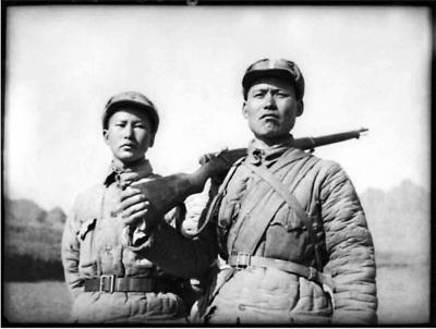 葛振林（右）、宋学义（左）康复归队,1942。